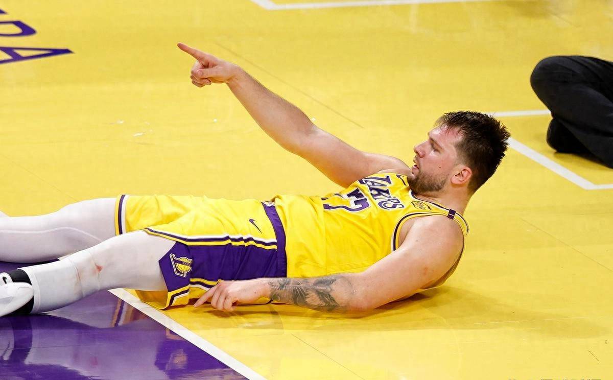 九游平台包含东契奇焦点对战，C罗与60激战德国队分钟，重返赛场胜负难料！的词条