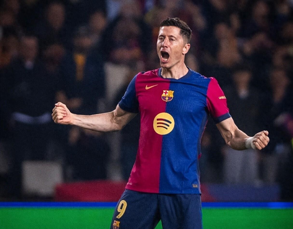 九游平台游戏下载中心莱万多夫斯基在瑞士队比赛中夺冠，领先优势明显引发热议！上演精彩一战的简单介绍